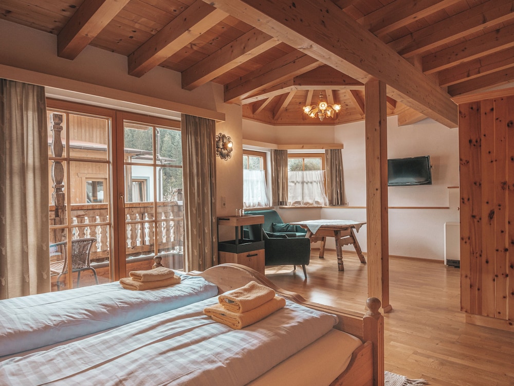 Deluxe Double Room, Balcony, Mountain View photo 1