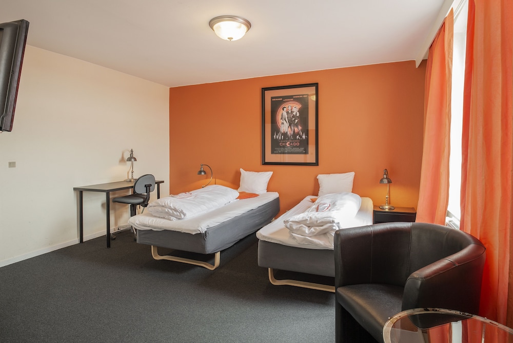 Economy Triple Room photo 1