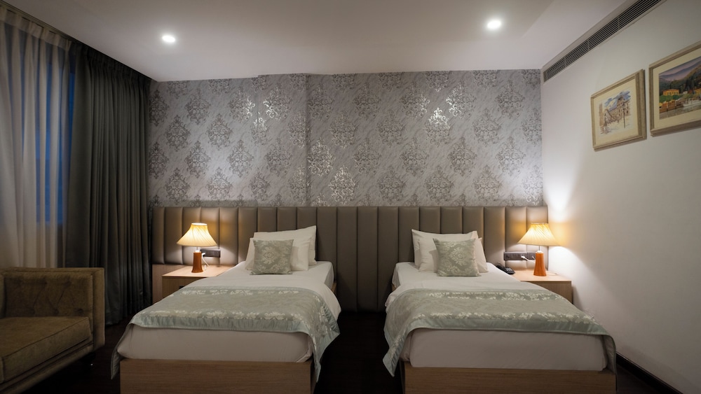Junior Room - Photo 1