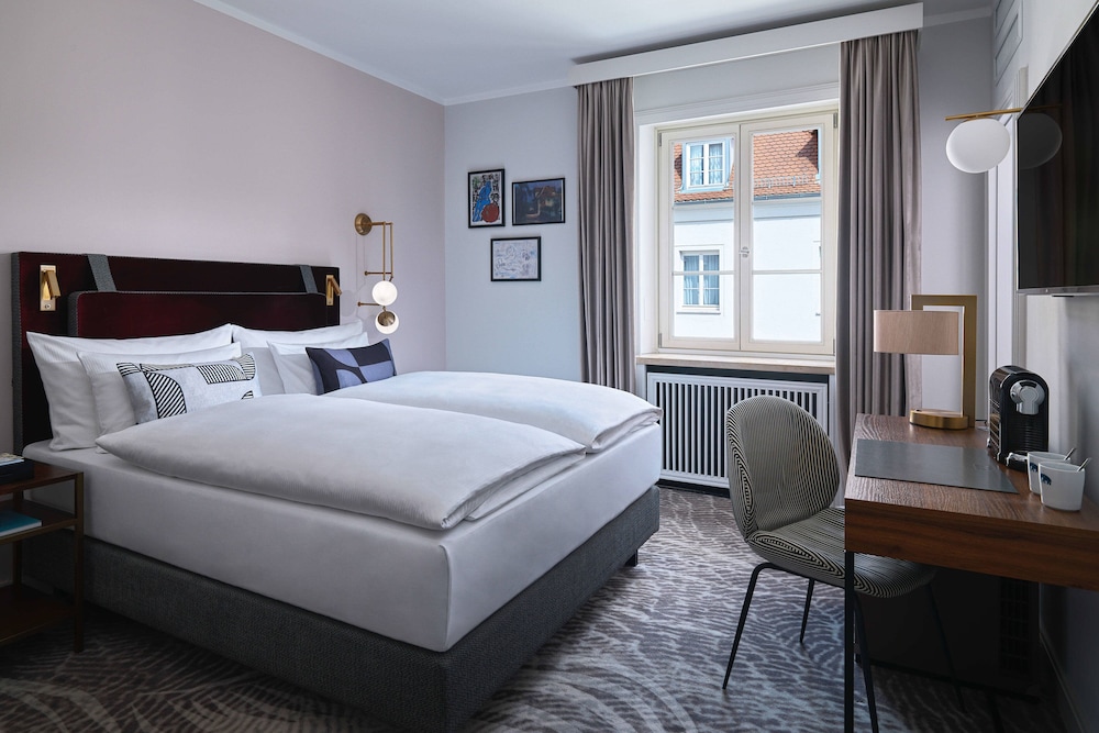 Classic Room, 1 Queen Bed