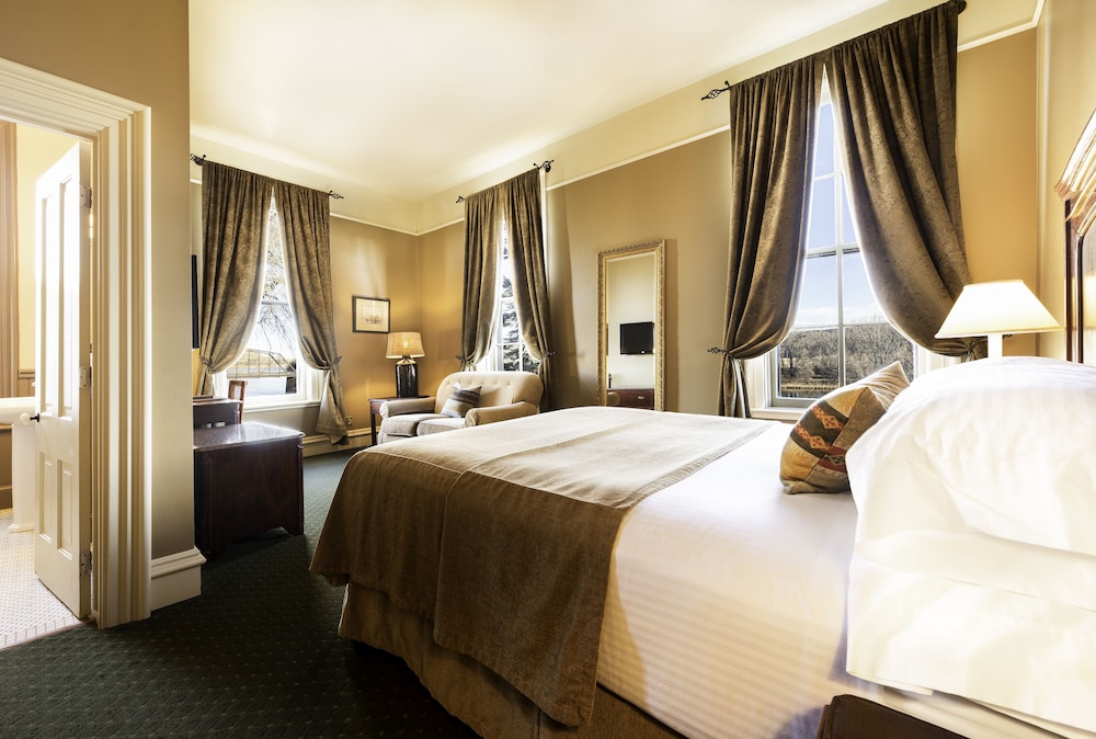 Junior Room, 1 Queen Bed photo 3