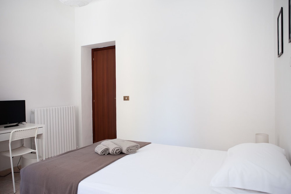 Classic Apartment, 3 Bedrooms, Non Smoking photo 3