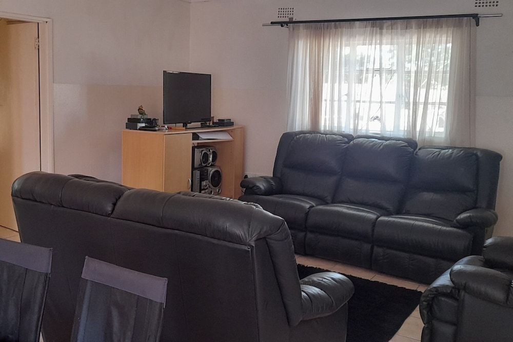 Family Townhome, 4 Bedrooms photo 3