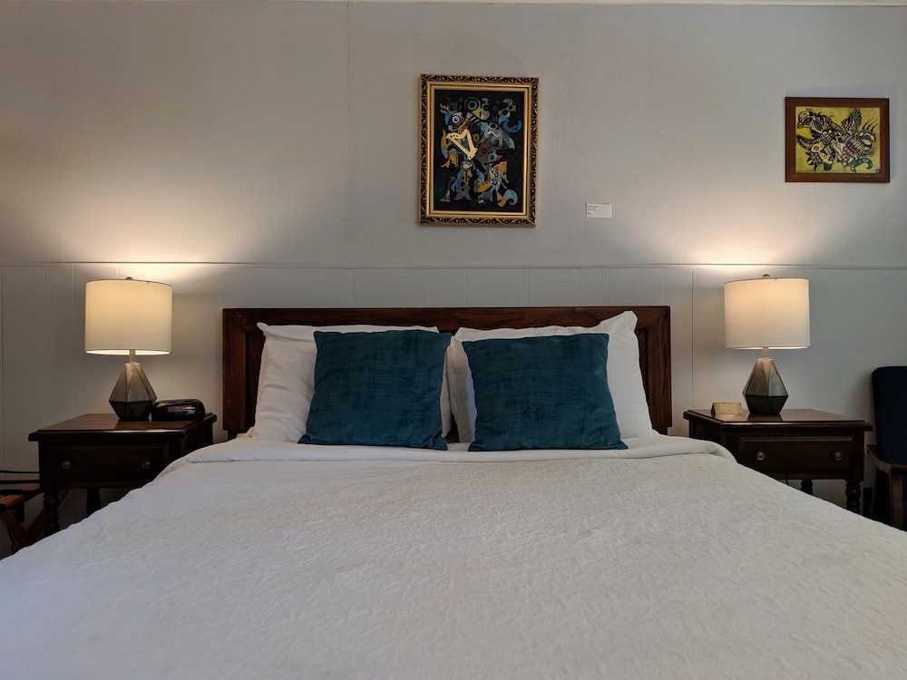 Economy Room, 1 Queen Bed