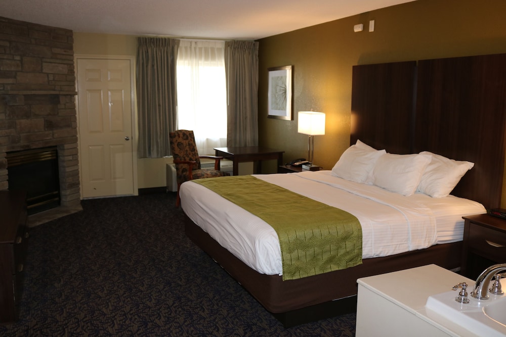 Standard Room, 1 King Bed, Jetted Tub, River View photo 2