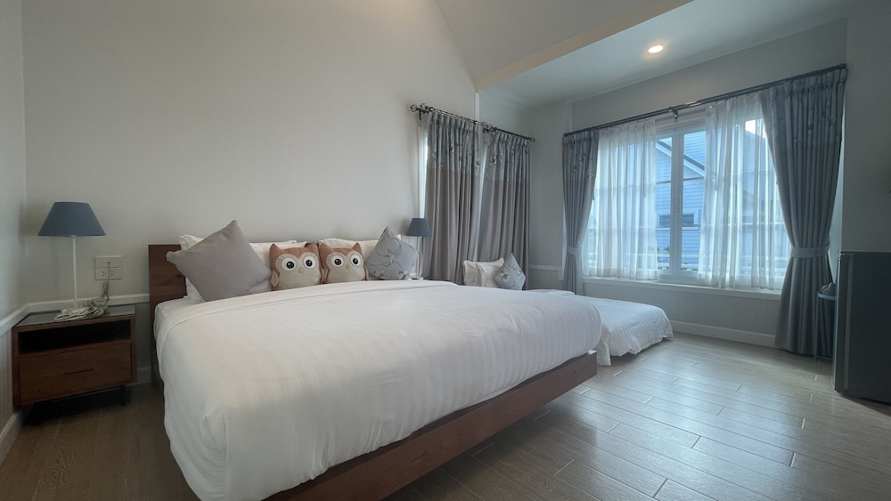 Deluxe Triple Room, Balcony - Photo 2