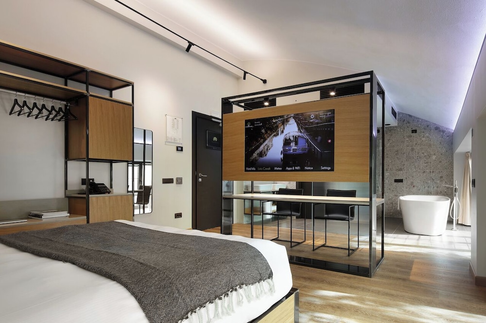 Deluxe Room with Double or Twin beds, Ground Floor