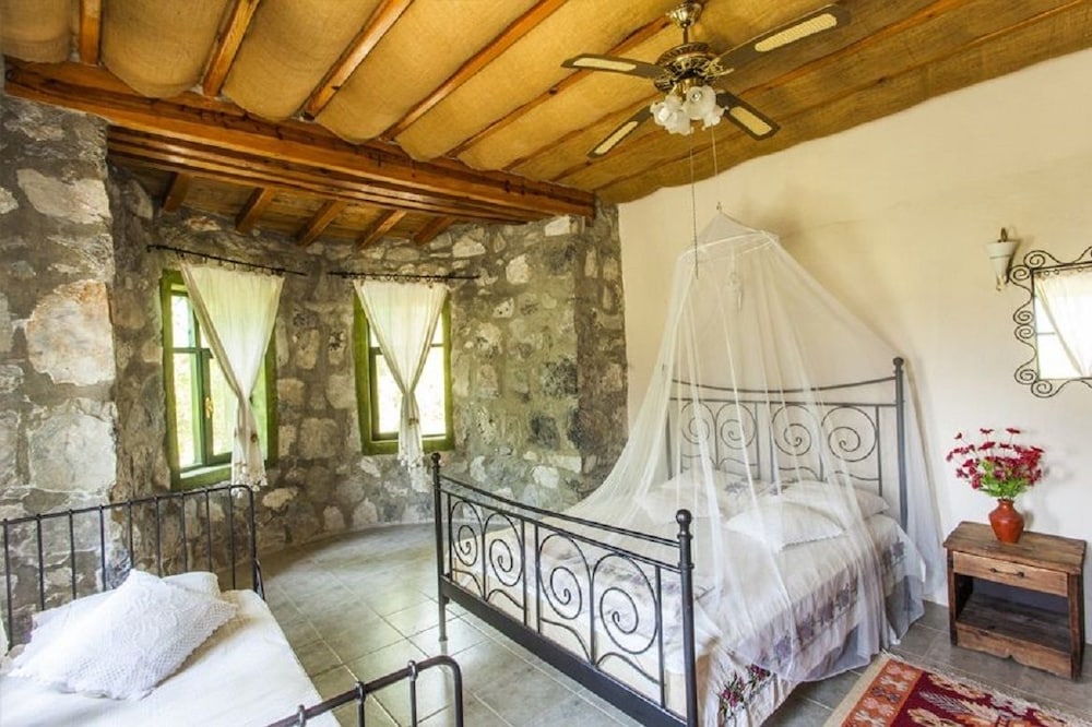 Basic Triple Room