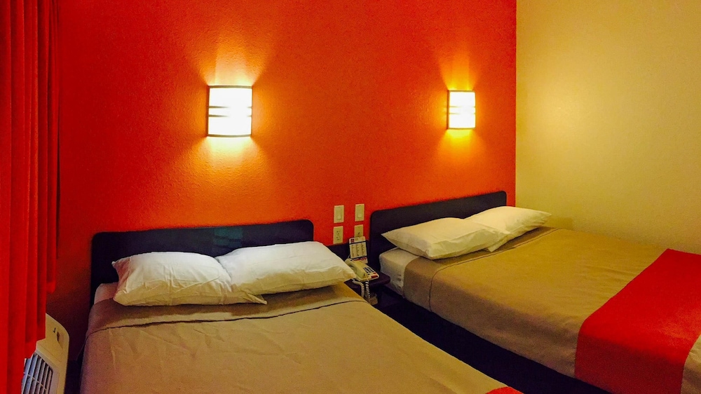 Deluxe Room, 2 Double Beds, Non Smoking, Refrigerator & Microwave - Photo 8