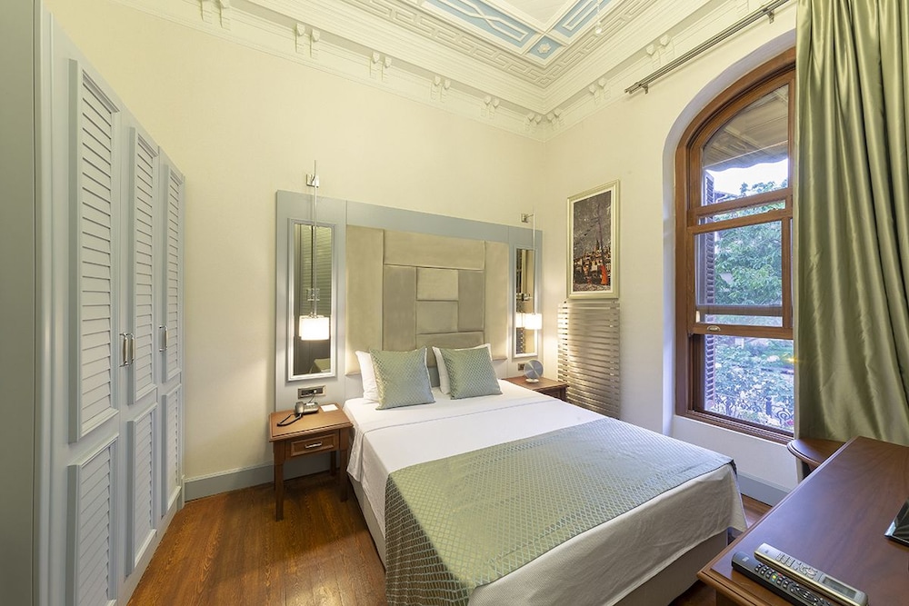 Deluxe Double Room, Jetted Tub, City View photo 2