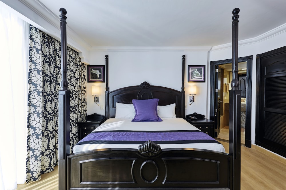 Suite, Oceanfront (B2C-CA)