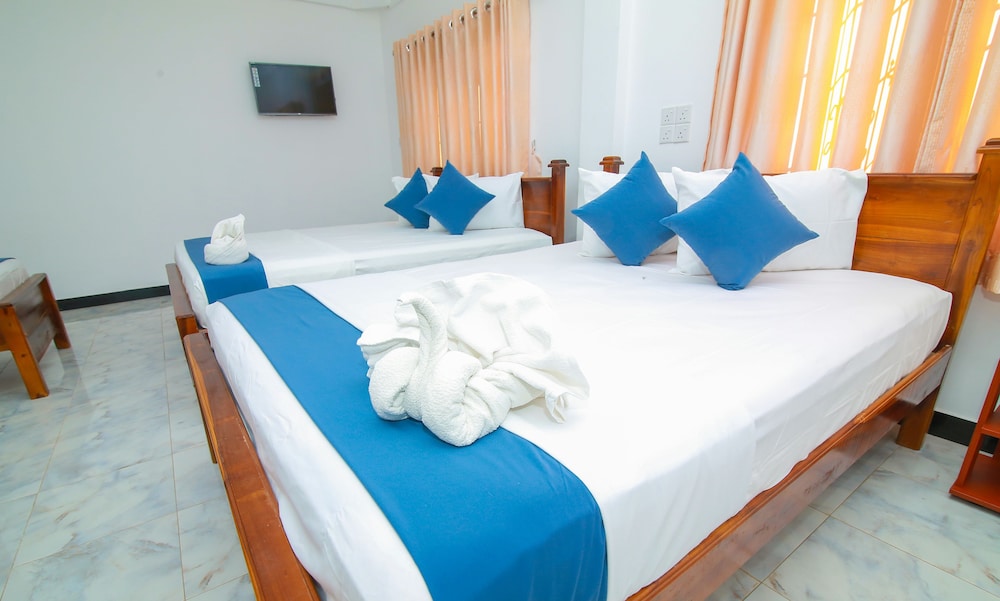 Family Room, Multiple Beds, Private Bathroom, Ground Floor photo 2