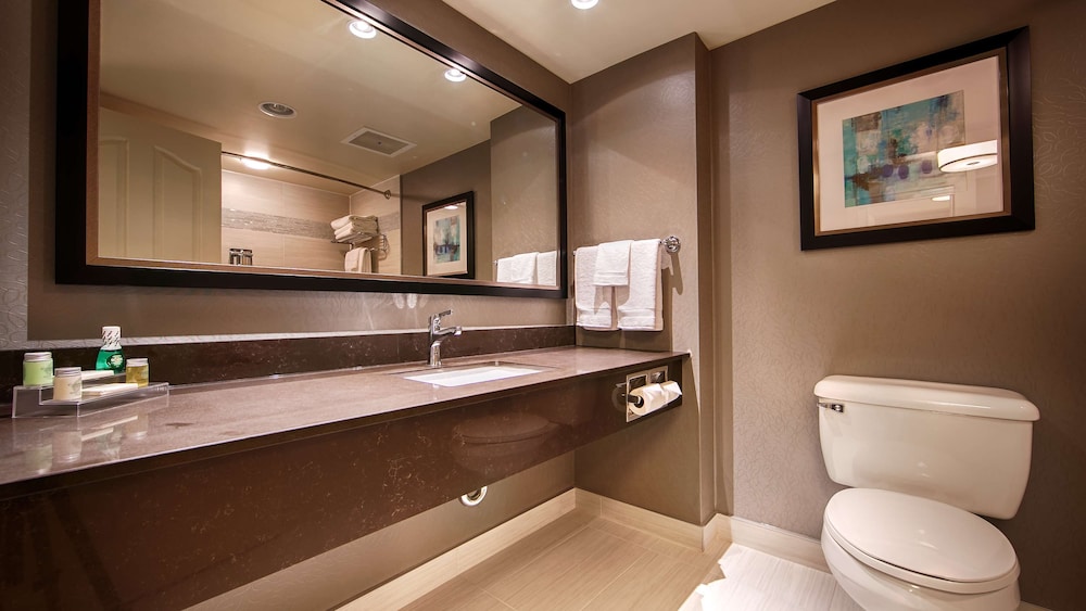 Standard Room, 1 Queen Bed, Jetted Tub, Corner photo 3