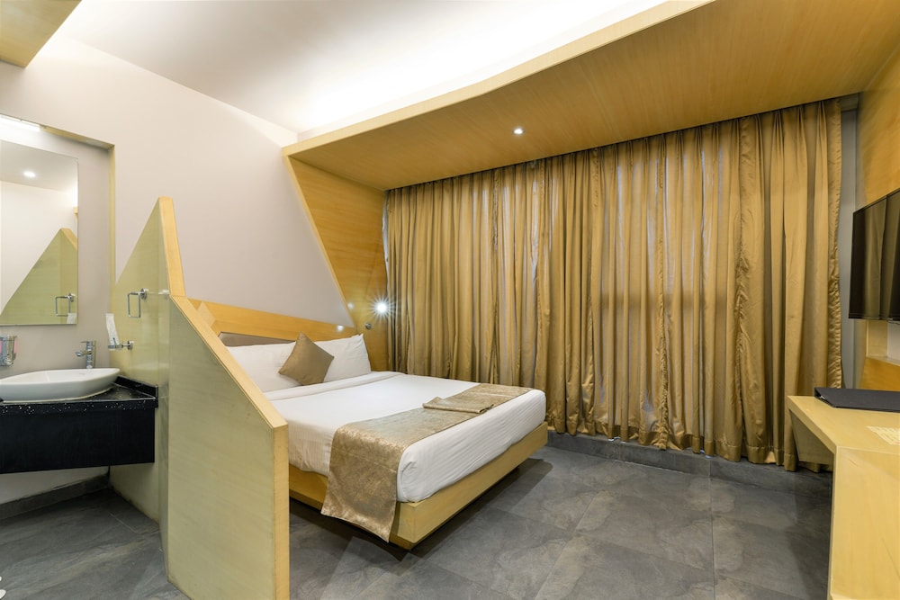 Deluxe Room - Photo 7