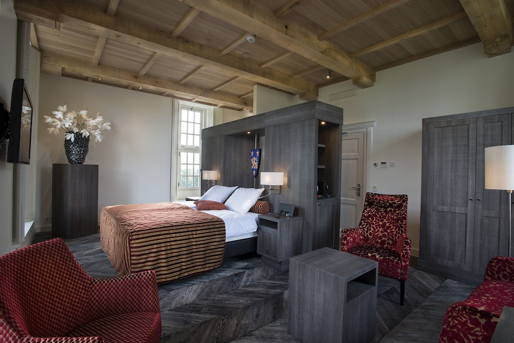 Junior Suite, 1 Double Bed, Bathtub, Tower photo 3