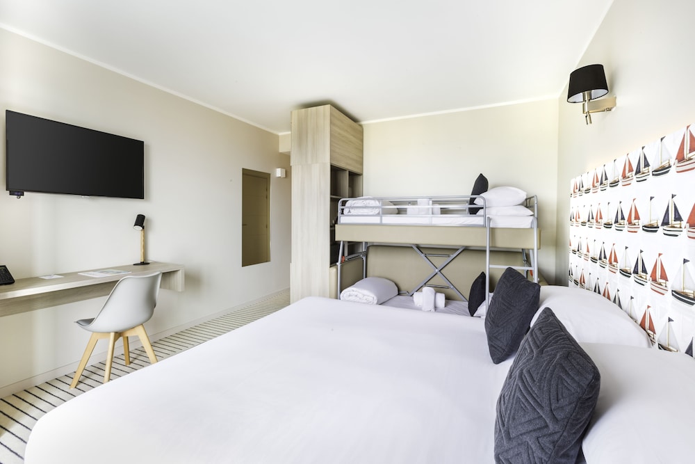 Family Room, Multiple Beds, Non Smoking photo 3
