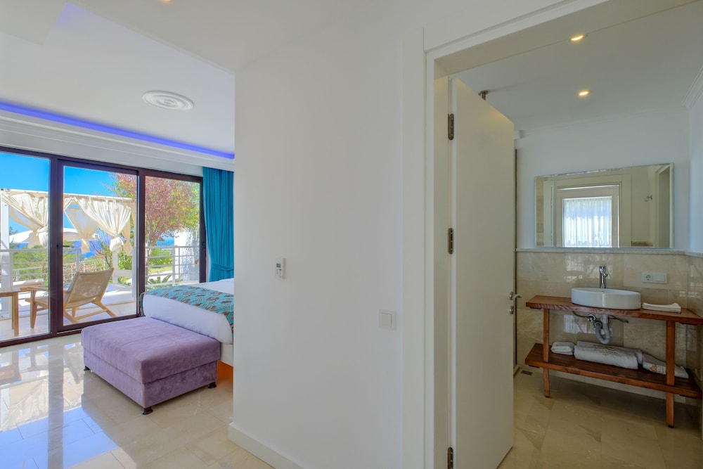 Family Room - Photo 28