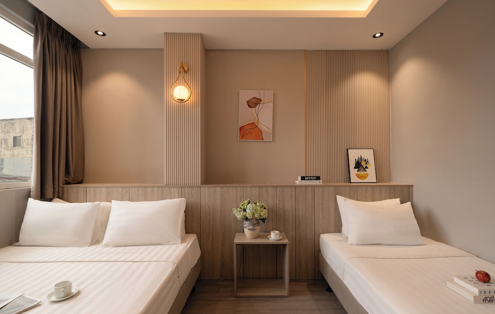 Deluxe Triple Room, City View
