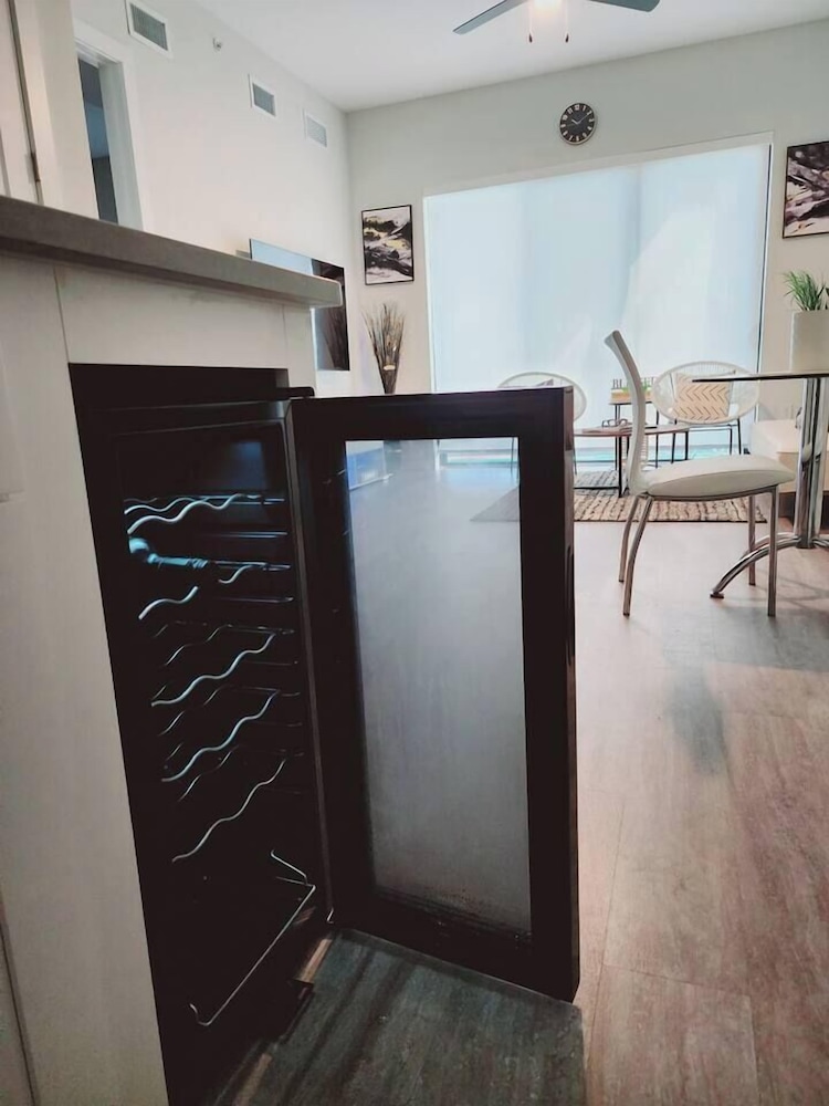 Luxury Apartment, 2 Bedrooms, Accessible, Kitchenette photo 3