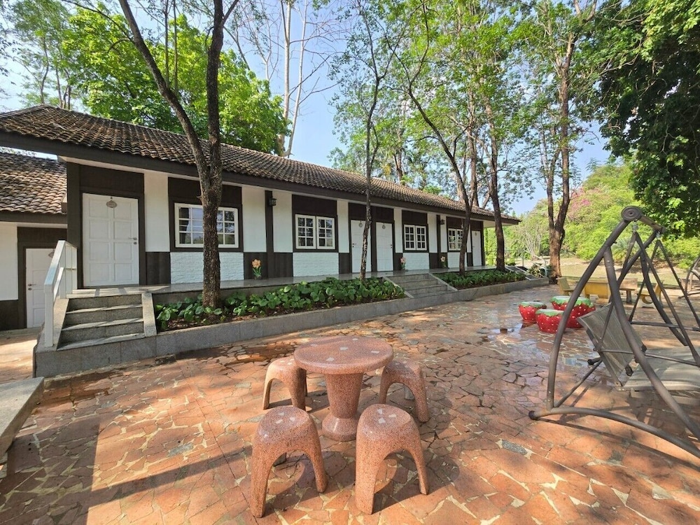 Studio, River View - Photo 4