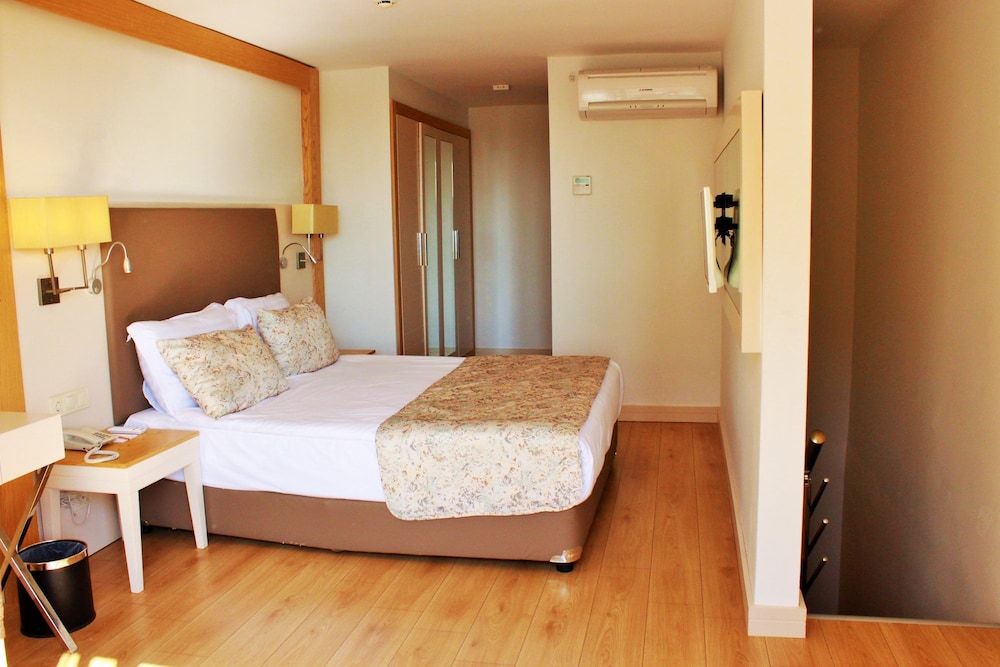 Quadruple Room, Balcony photo 3