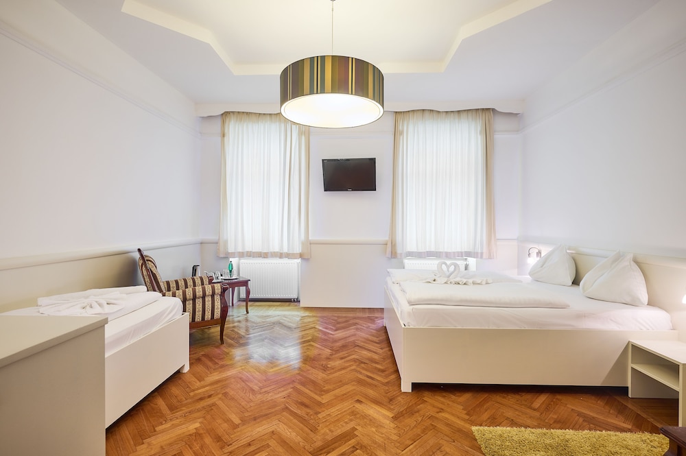 Standard Room, Multiple Beds photo 2