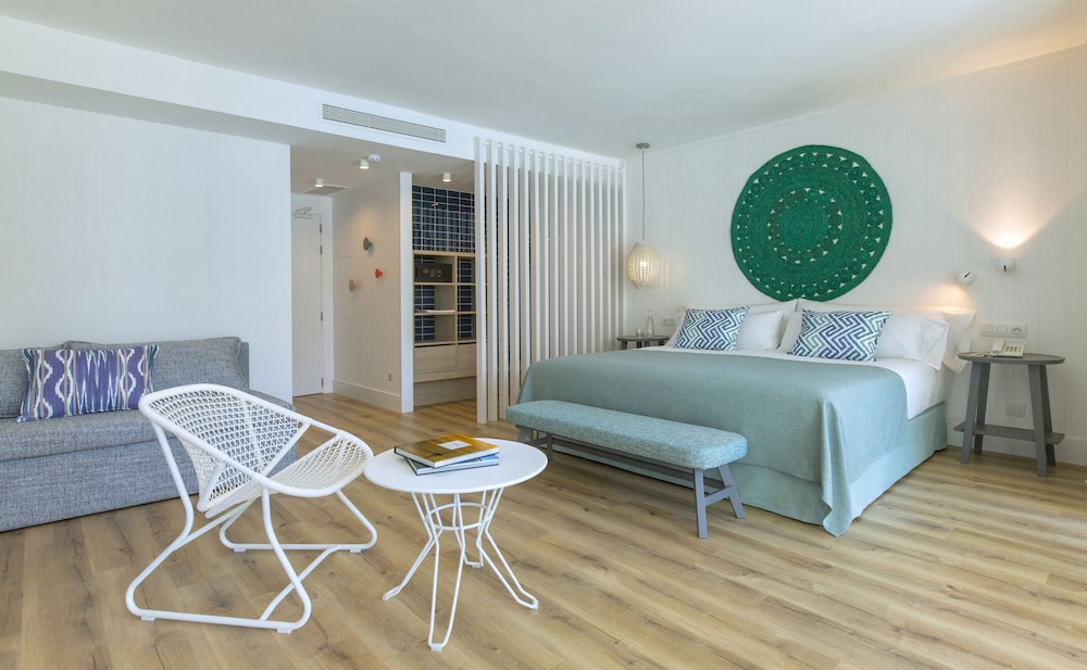 Premium Suite Mediterranea with Terrace Pool View (Spa Access) - Photo 1