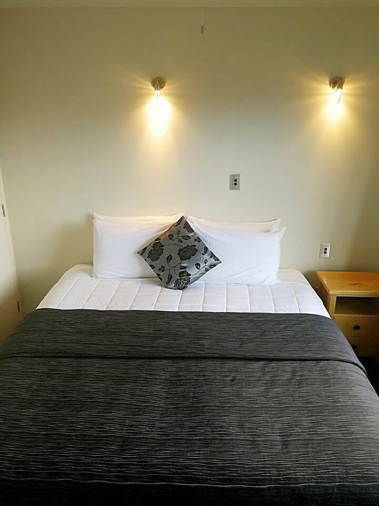 Deluxe 3 Bedroom Apartment photo 2