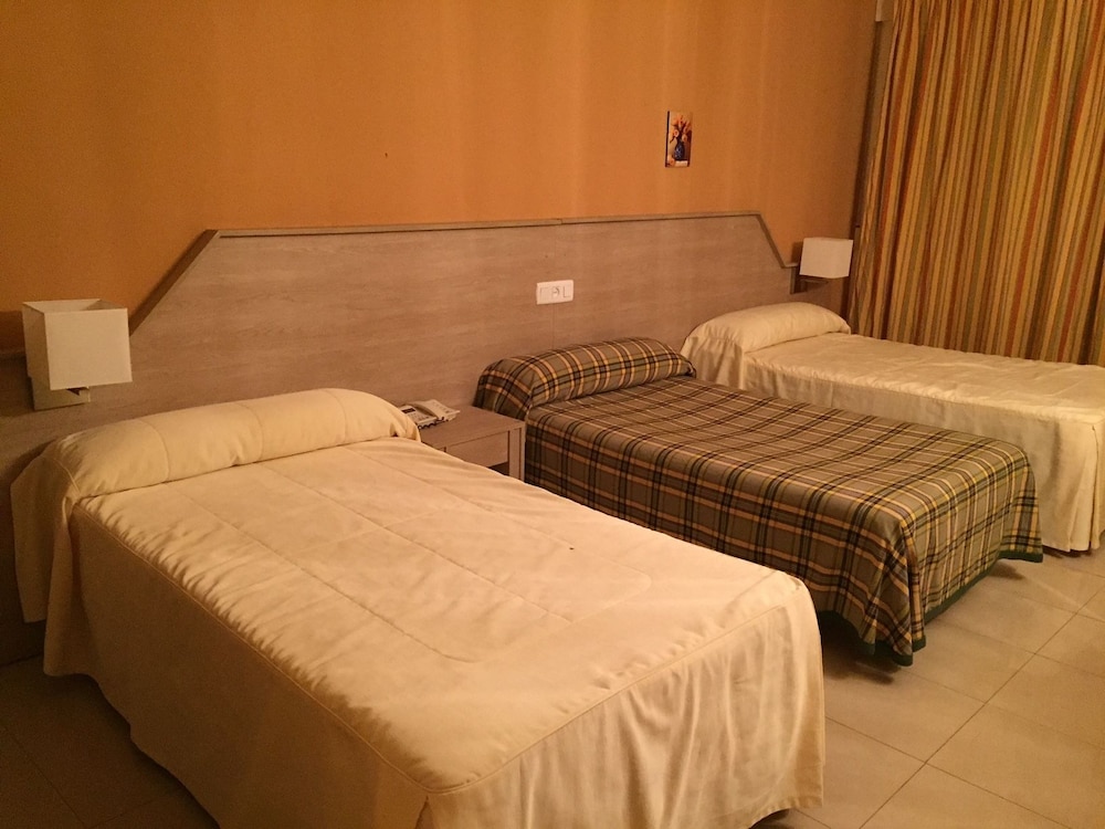Triple Room - Photo 1