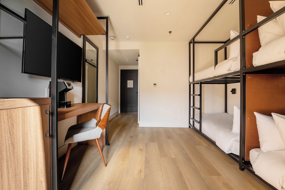 Standard Room, Multiple Beds - Photo 2