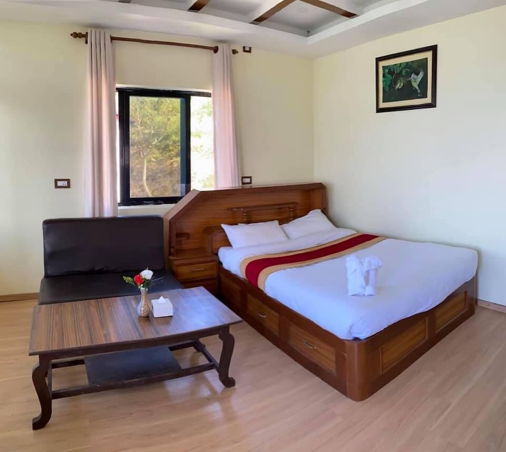 Deluxe Room, 1 Queen Bed photo 1