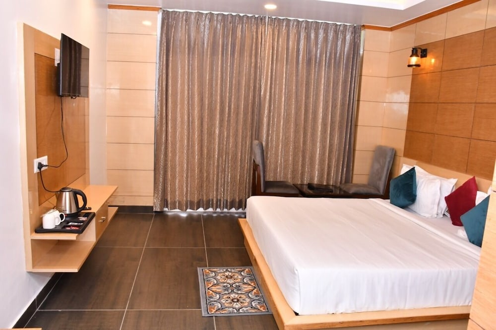Luxury Room - Photo 9