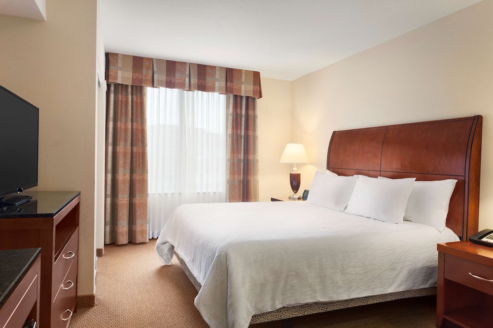 Junior Suite, 1 King Bed, Accessible - Photo 1
