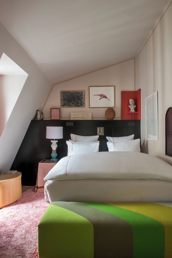 Superior Room, 1 Queen Bed, Pool Access photo 1