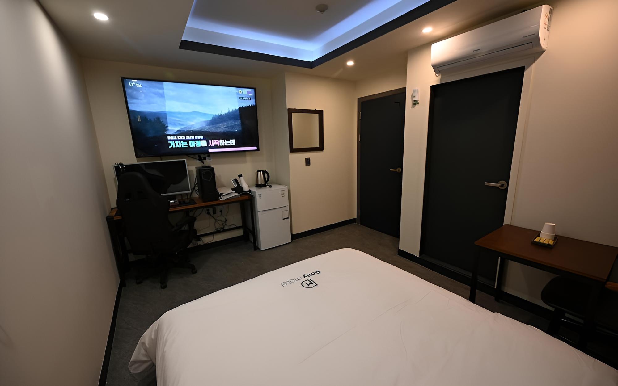 Room (Standard 1PC(1PC 65inch TV Netflix Wa) - Photo 5