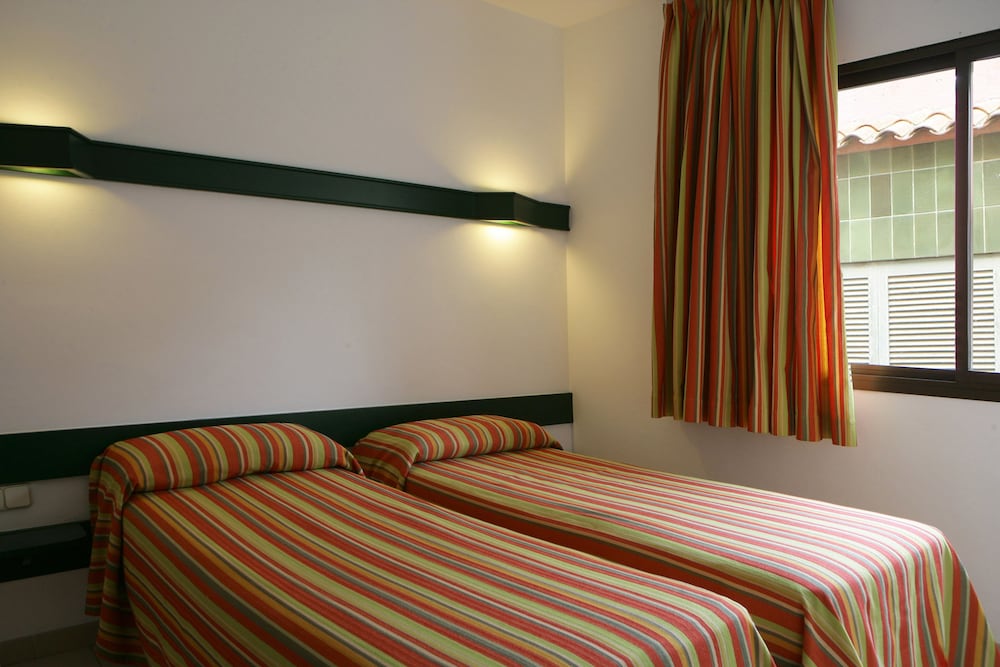 Family Apartment, 1 Bedroom, Balcony, Partial Sea View photo 2