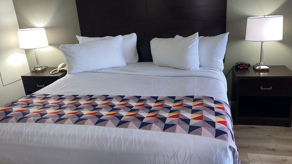 Comfort Room, 1 King Bed, Accessible, Ocean View