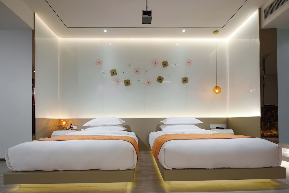 Comfort Twin Room, City View photo 3