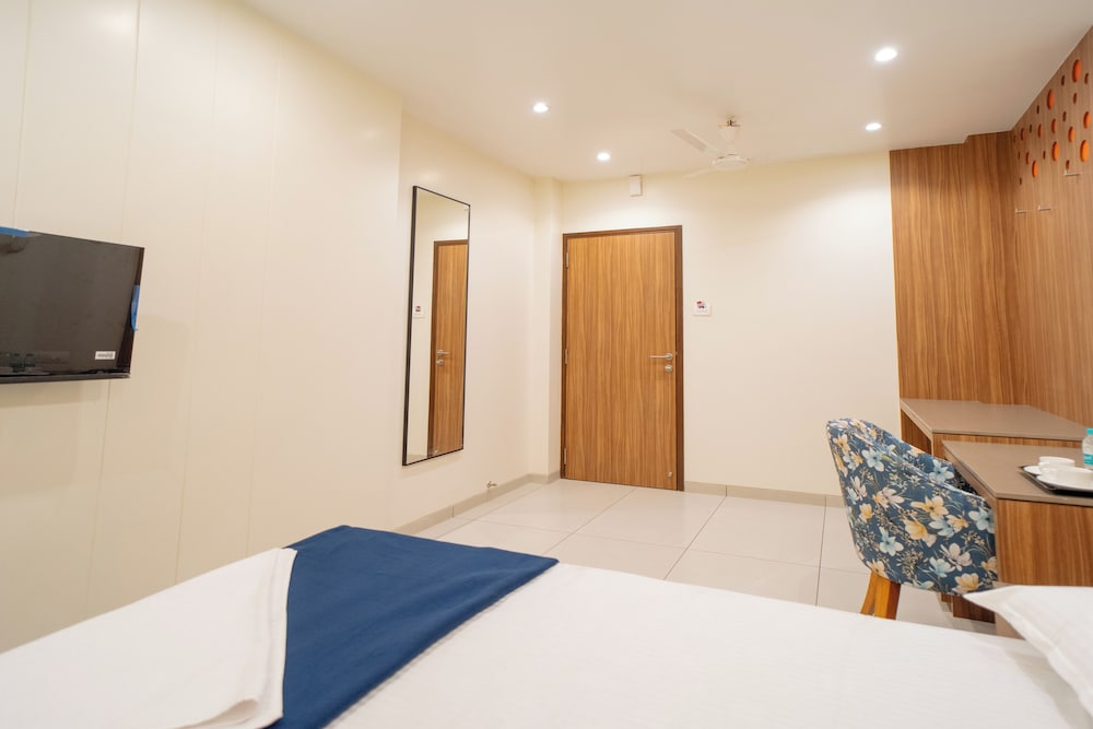Deluxe Room - Photo 14