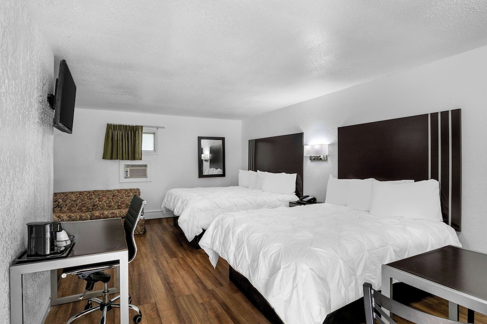 Room, 2 Queen Beds, Non Smoking - Photo 2