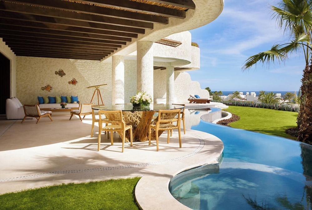 Three Bedroom Signature Pool Residence - Photo 1
