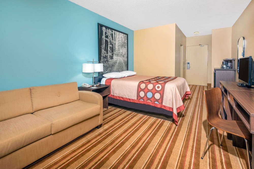 1 Queen Bed, Ground Floor, Non-Smoking - Photo 1