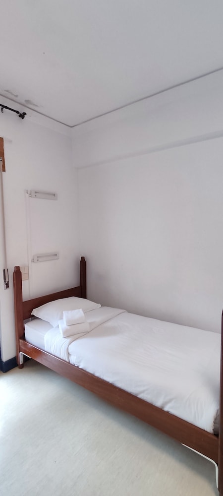 Twin Room, Shared Bathroom - Photo 4