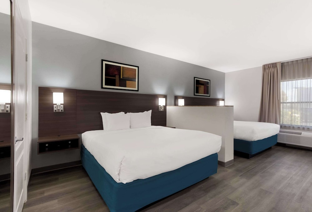 Suite, Multiple Beds, Non Smoking - Photo 1