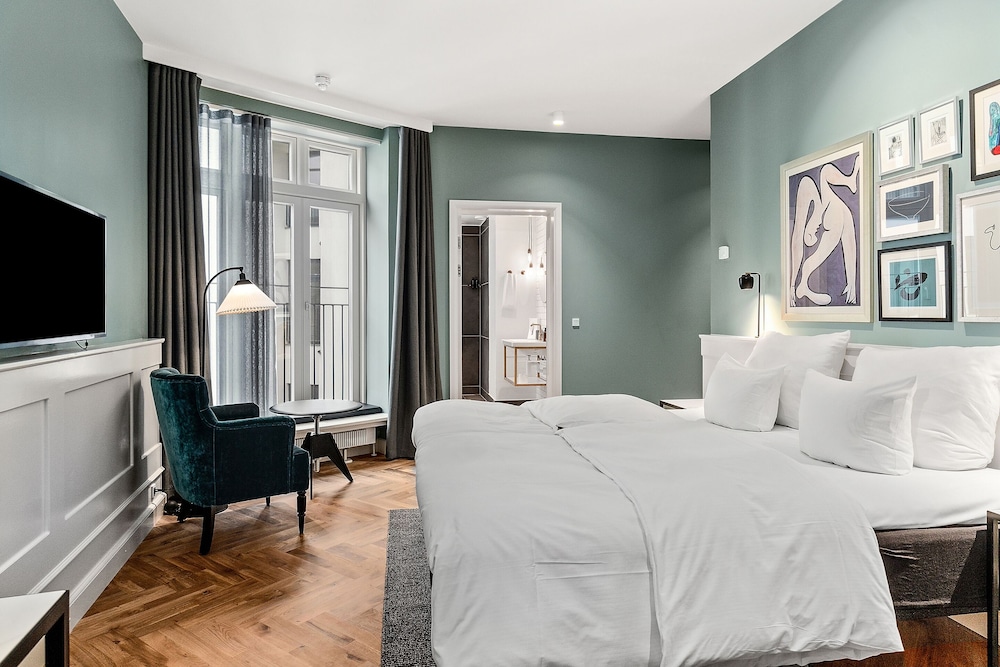 Superior Room (1 King Size Bed or 2 Single 180x200cm) photo 2