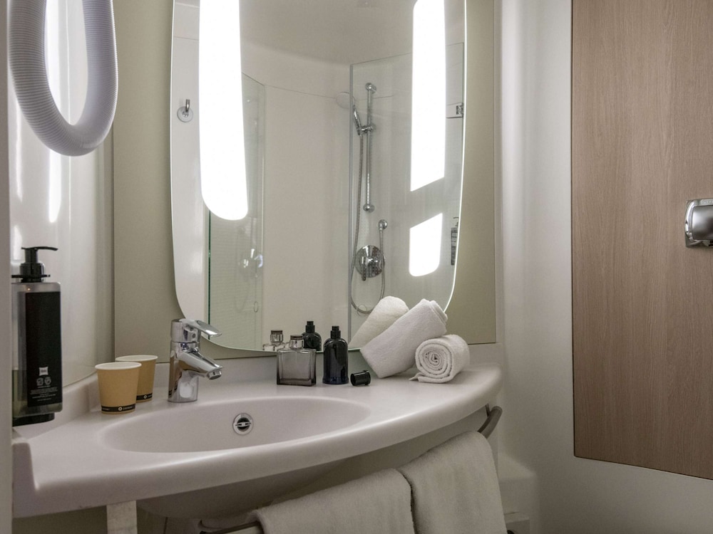 Standard Twin Room, 2 Twin Beds - Photo 3