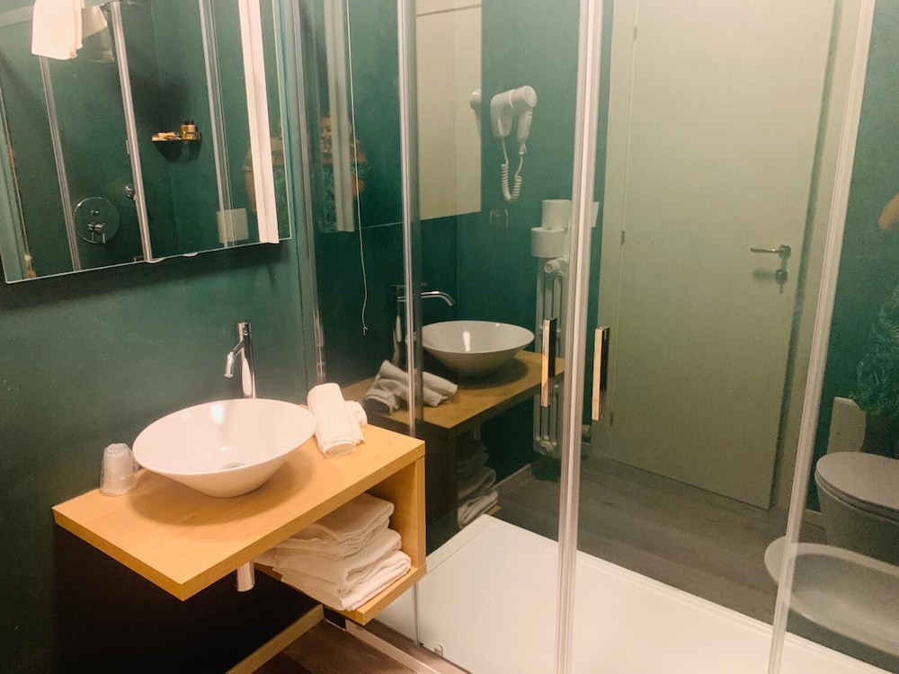 Double or Twin Room, Lake View - Photo 3