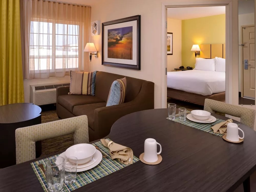 Suite, 1 Bedroom, Kitchen (Living and Dining Area) photo 1