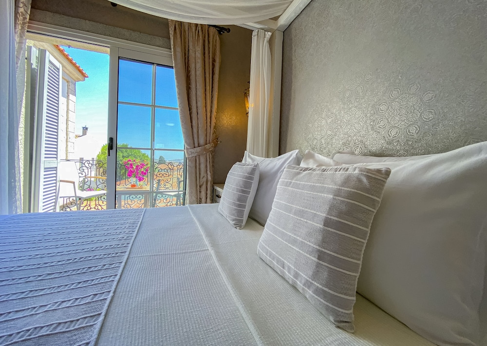 Deluxe Room, Balcony photo 1