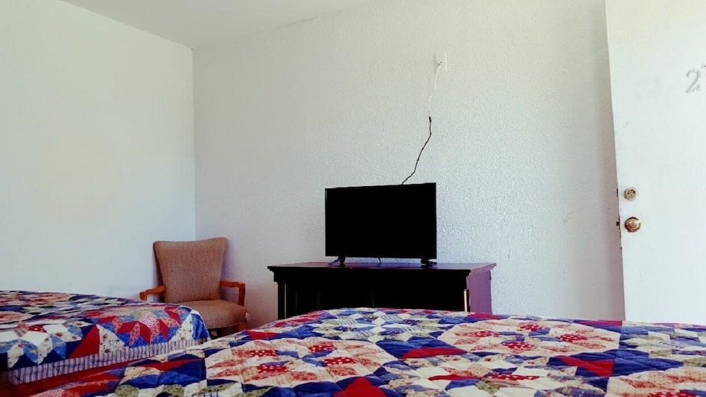 Basic Double Room, 2 Double Beds photo 1